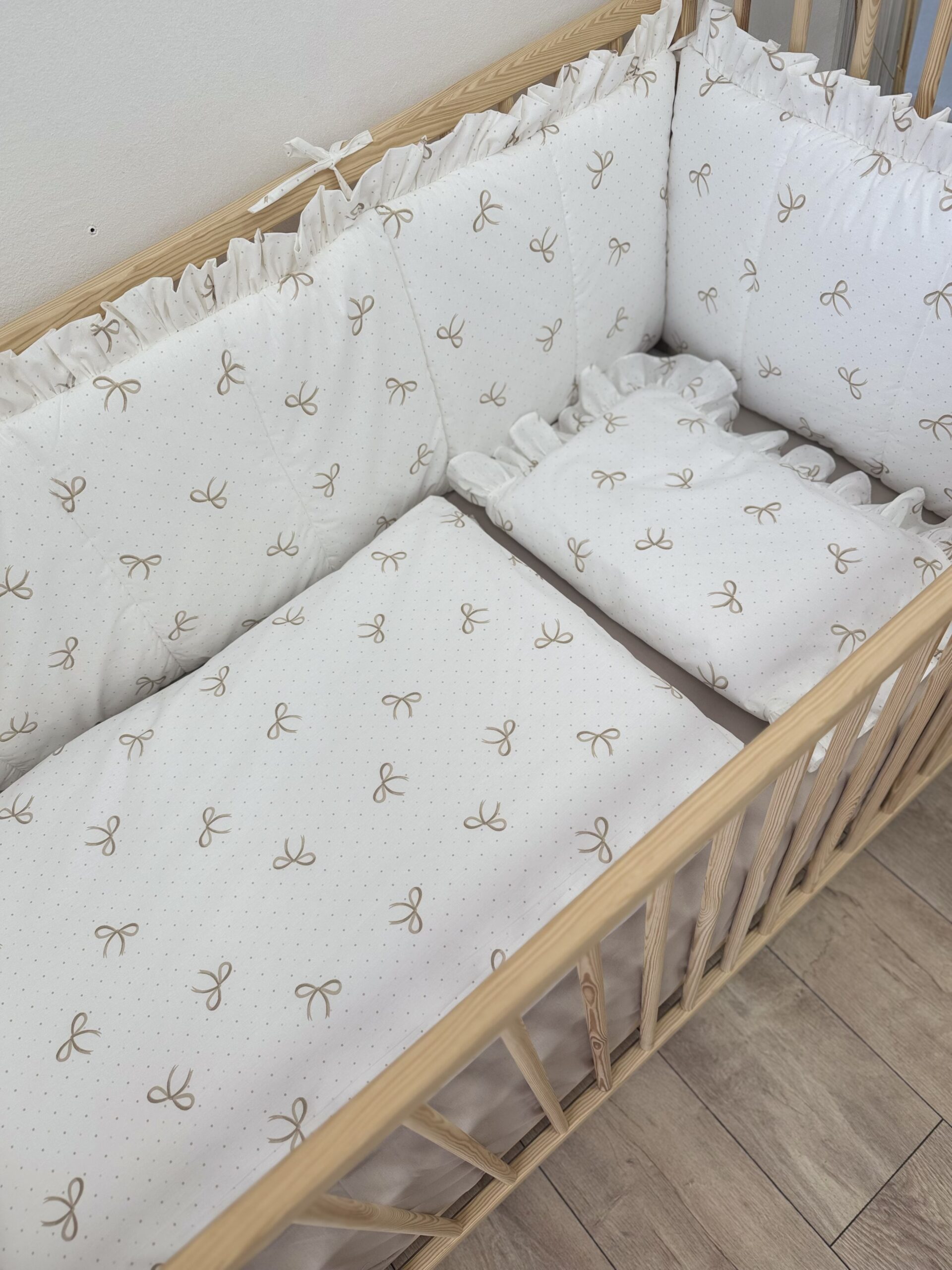 Ogradica Kim Bébé set s volanima + posteljina