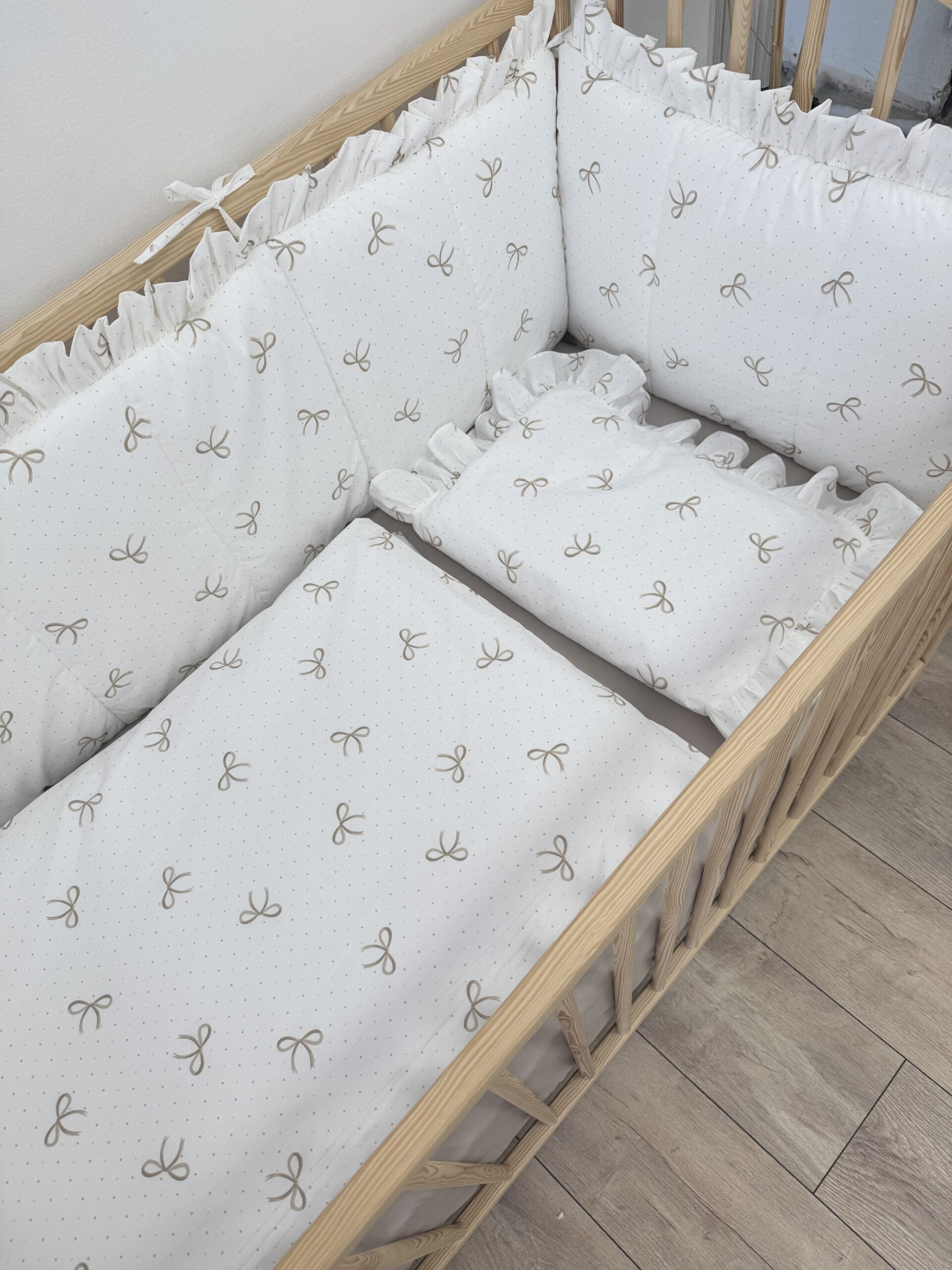 Ogradica Kim Bébé set s volanima + posteljina - Slika 8