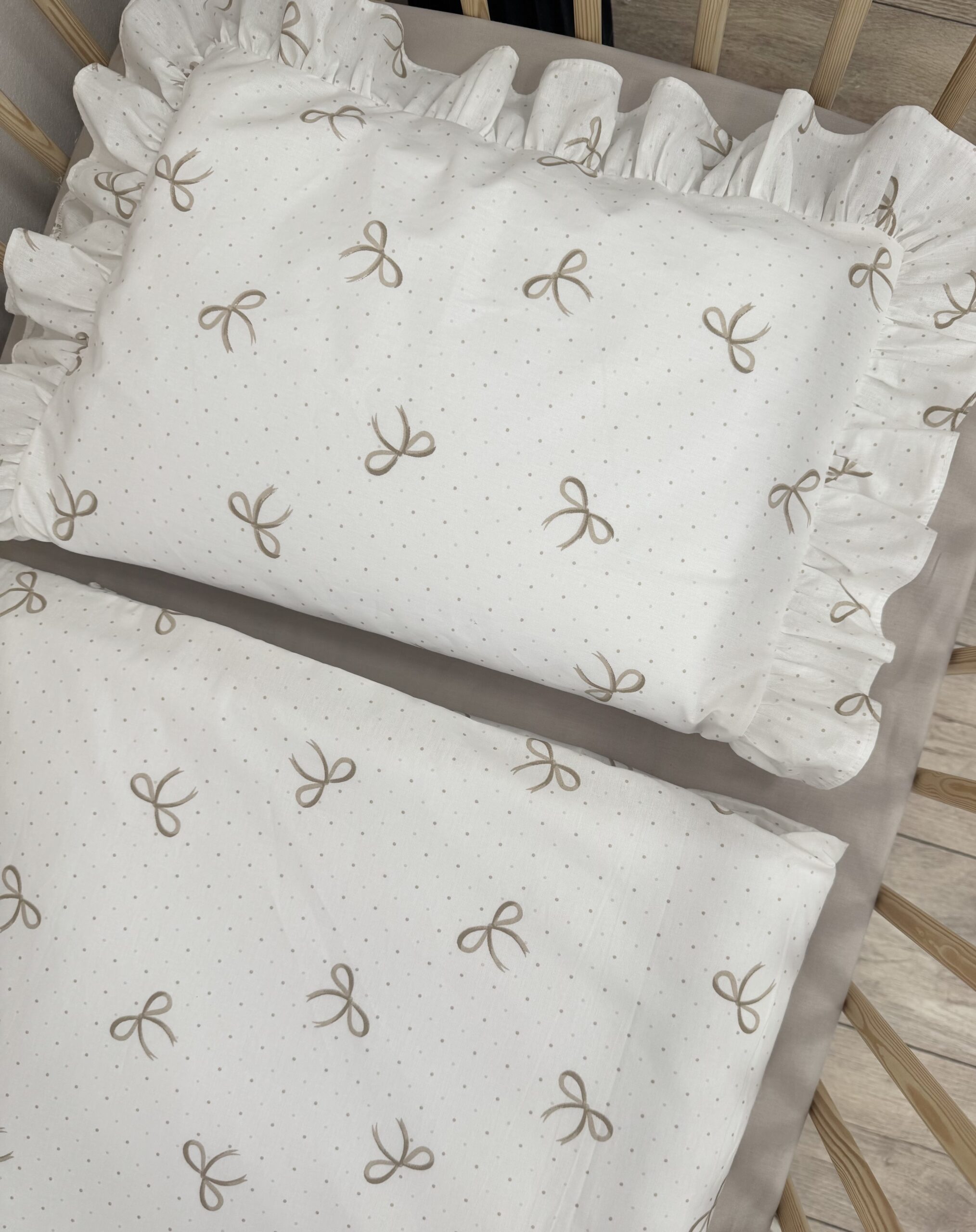 Ogradica Kim Bébé set s volanima + posteljina - Slika 9