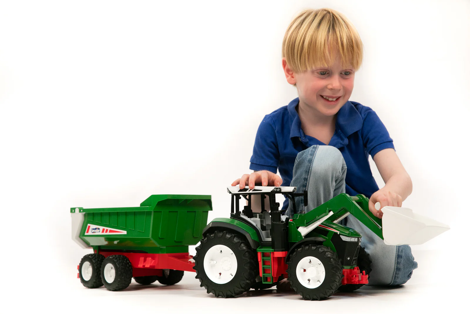 Traktor S Prednjim Utovarivačem I Priklicom